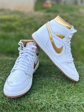 Mens 12 Nike Air Jordan 1 Retro OG High Metallic Gold Women’s 13.5 FD2596-107